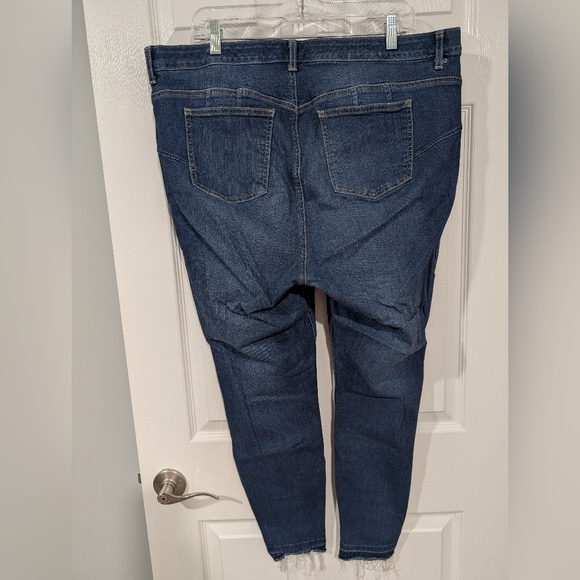 Torrid Dark Wash Bombshell Skinny Premium Stretch High-Rise Jean in Size 20R - Picture 7 of 15